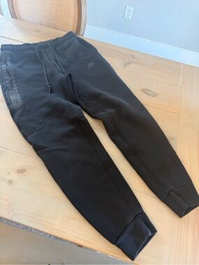 Nike Black Men's Fleece Joggers with Zip Pocket